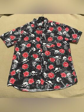REI Black Short-Sleeve Button-Down Shirt with Red Rose & White Skull Print